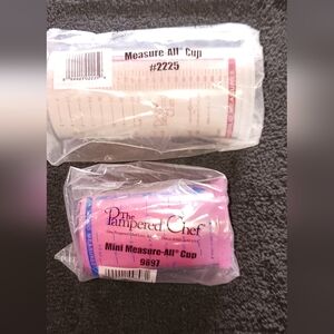 The Pampered Chef White and Pink Measure-All Cups